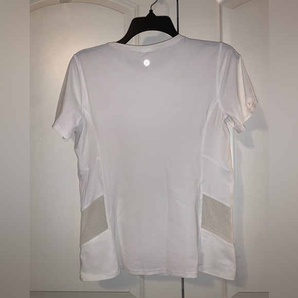 Women’s Lululemon shirt - Picture 4 of 4